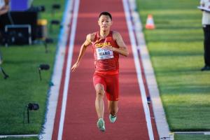 最后一跳8米02 本土小将逆转夺得跳远金牌