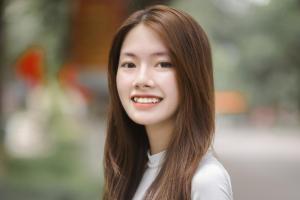 春日白裙：花落满径的那个下午